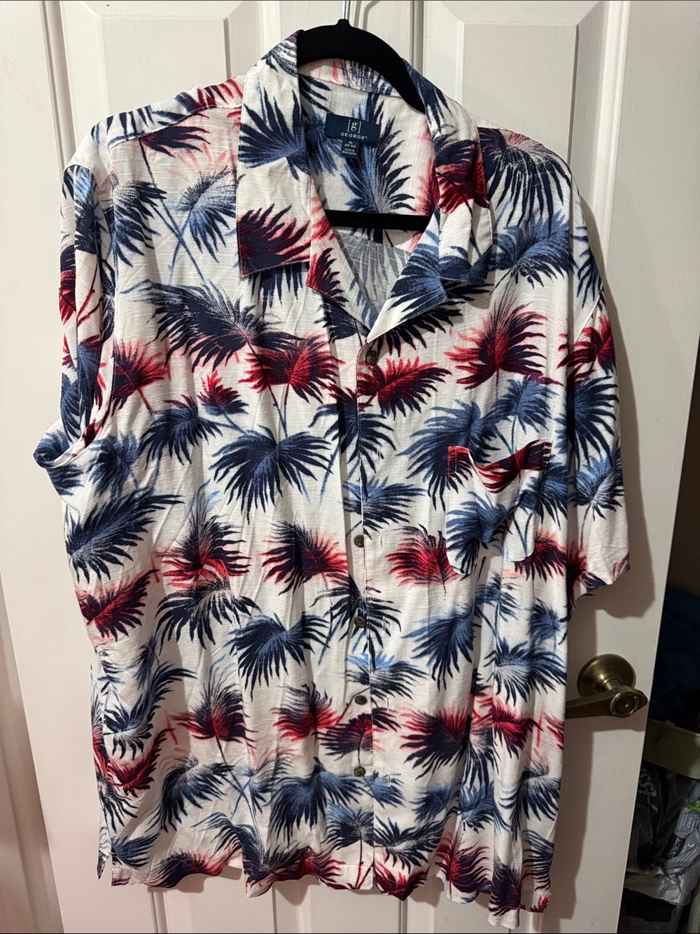 George White Short-Sleeve Tropical Button-Up Shirt with Blue and Red Palm Print